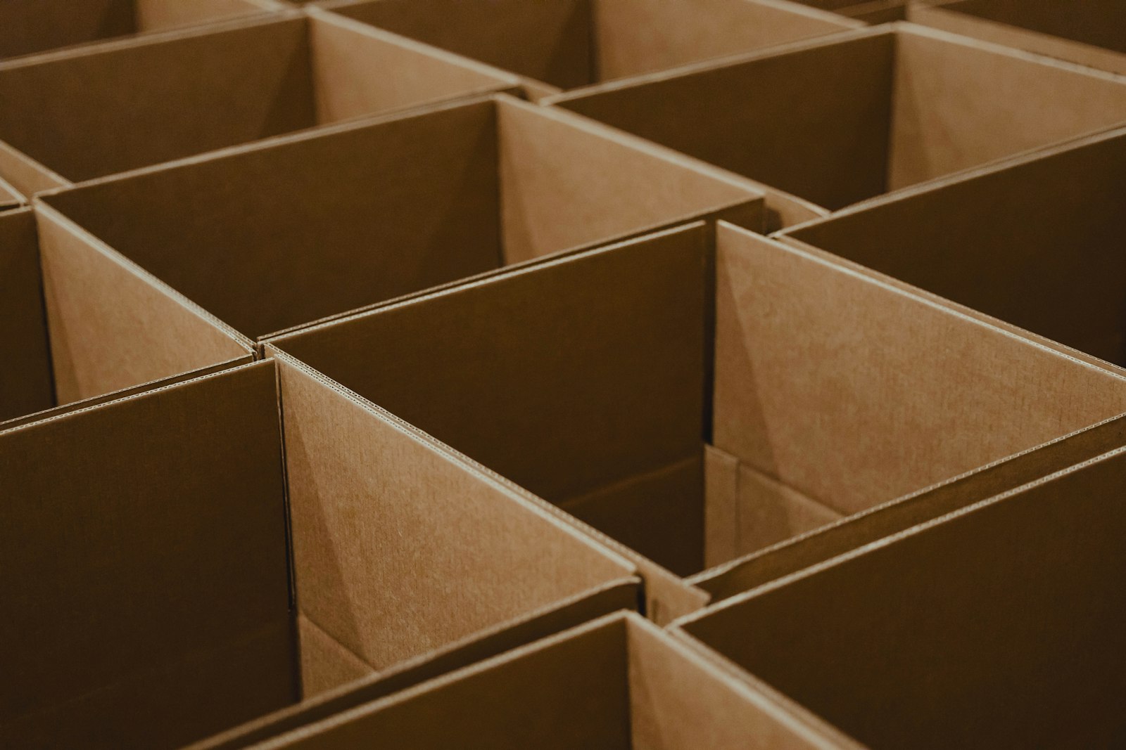 Esquineros y cajas de cartón